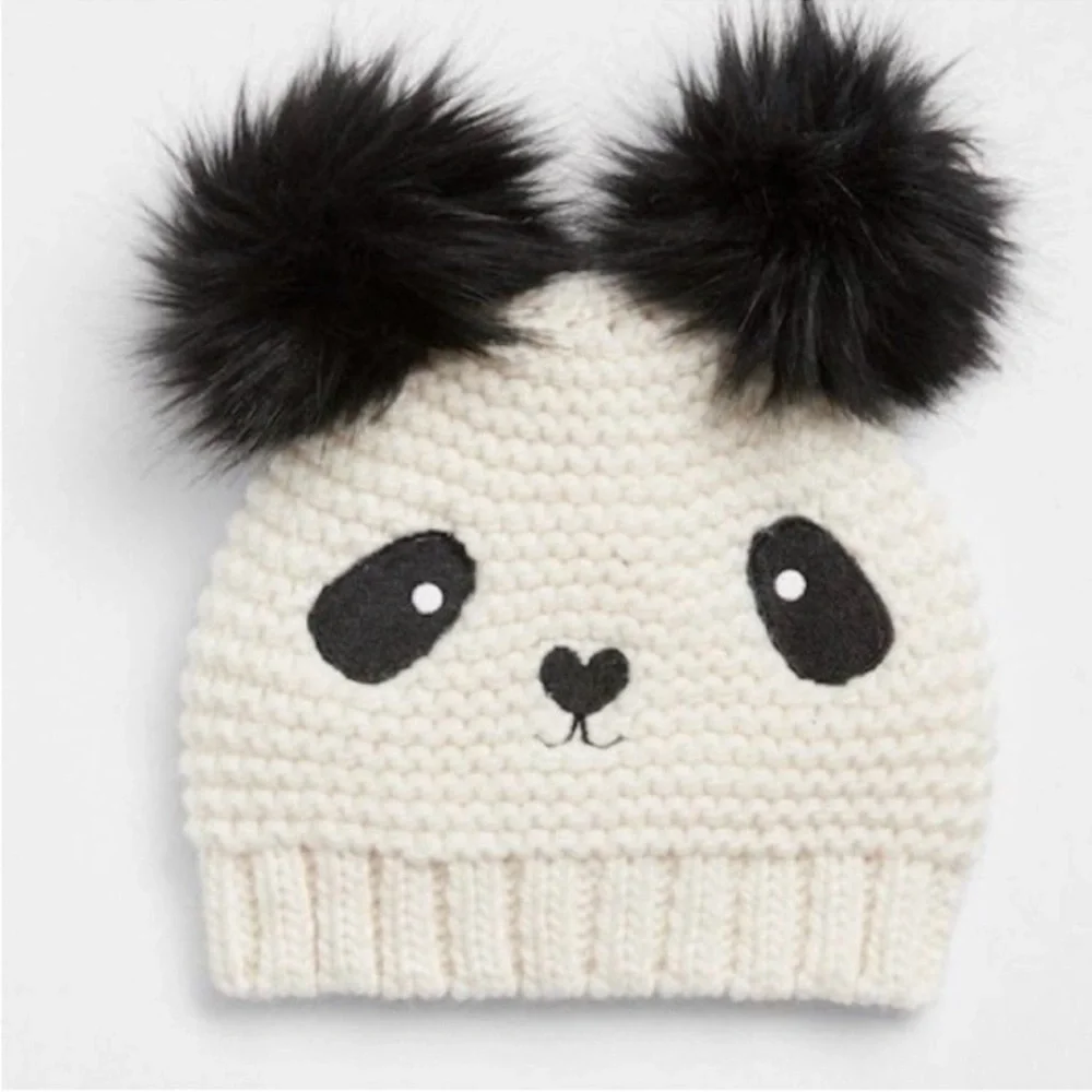 GAP absolutely adorable knit panda hat! Minimally used, fully cleaned! Size S/M